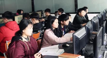 高中生学什么技术好就业?长沙新华学IT就对了_教育